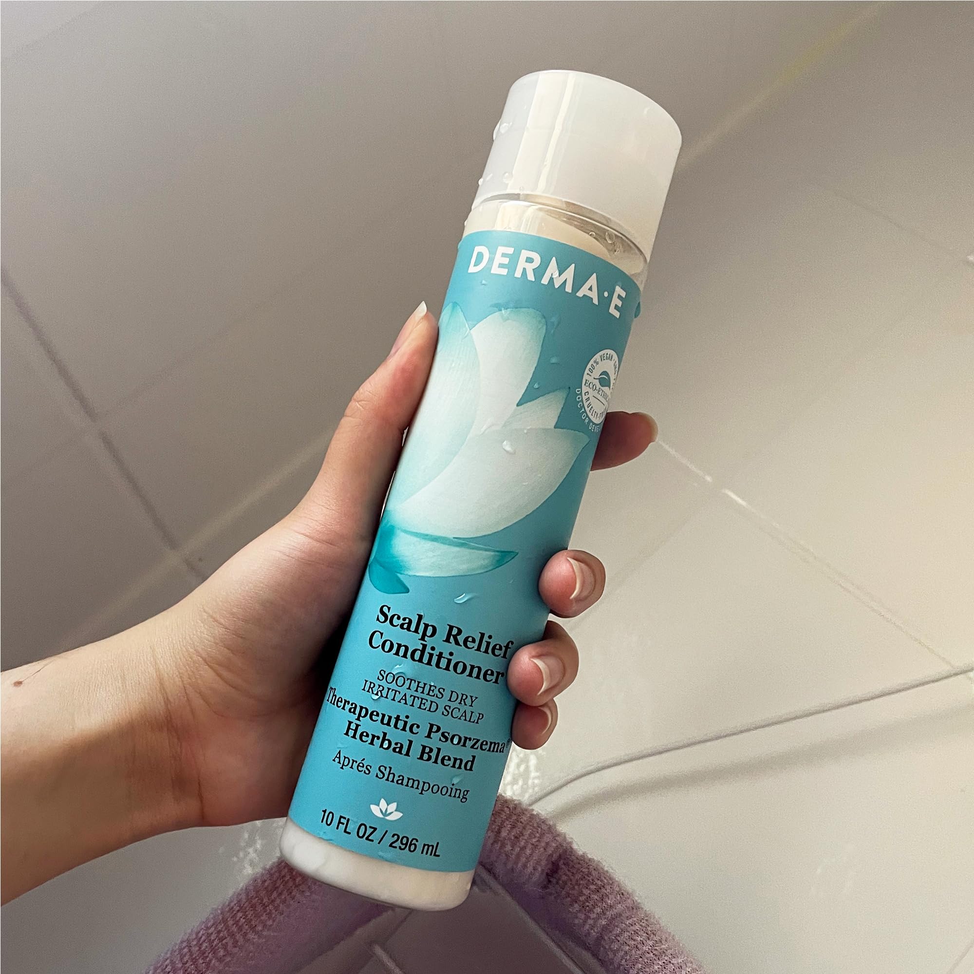DERMA E conditionneur-relief cheveux humides prêt au coiffage.