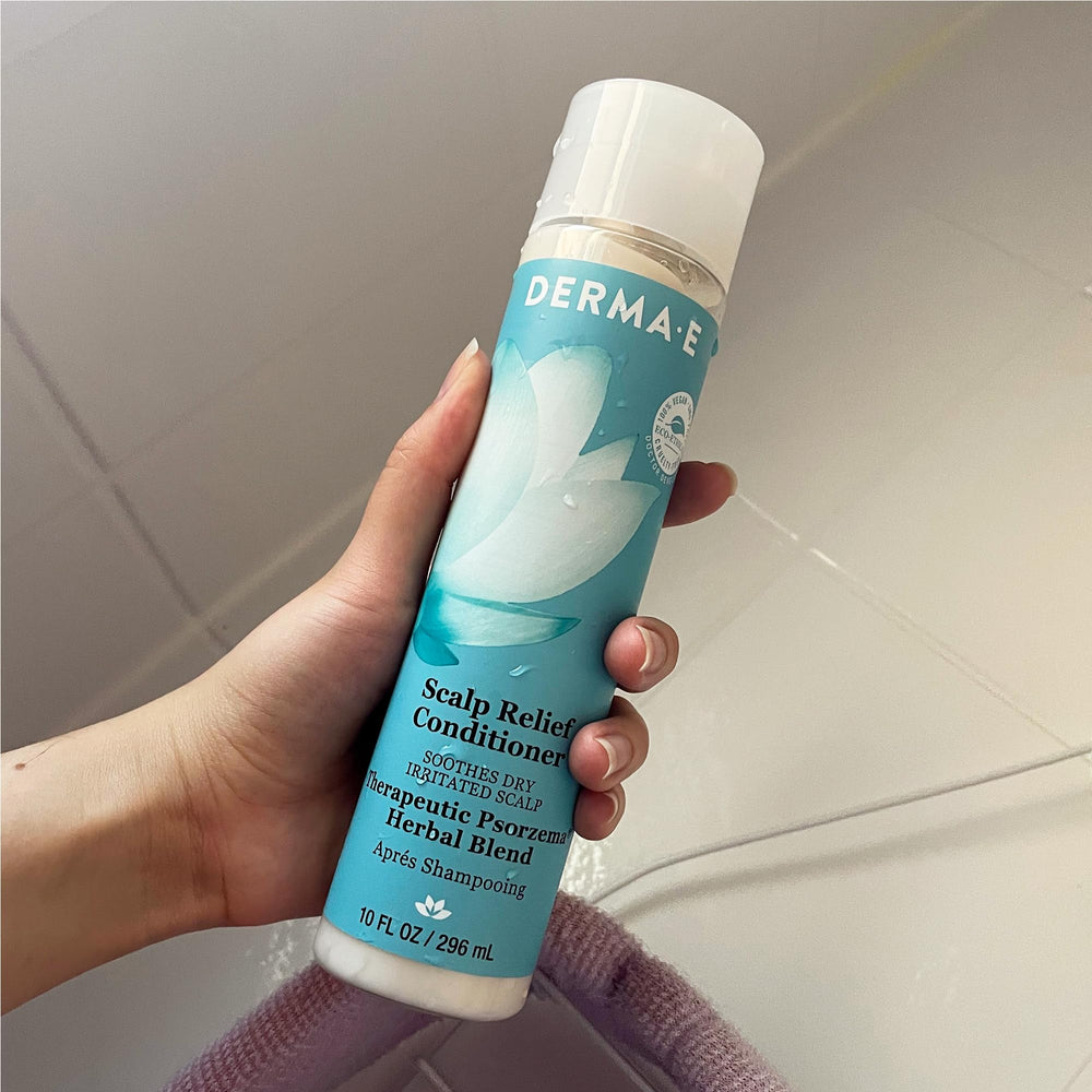 DERMA E conditionneur-relief cheveux humides prêt au coiffage.