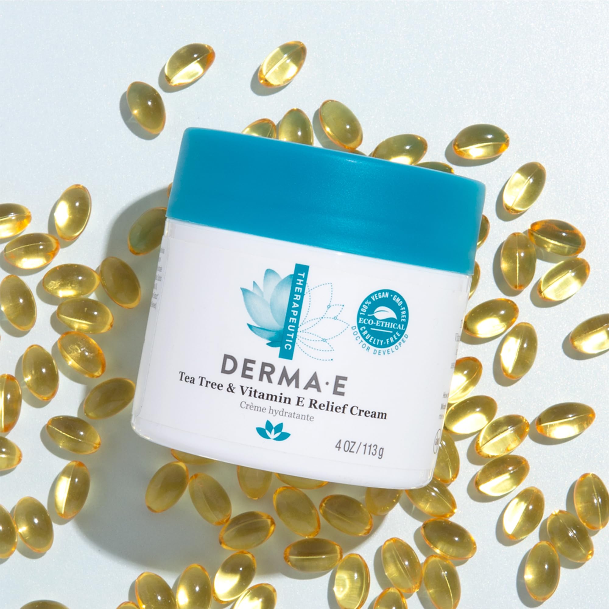 Pointe de crème Derma E, absorption rapide et efficace.