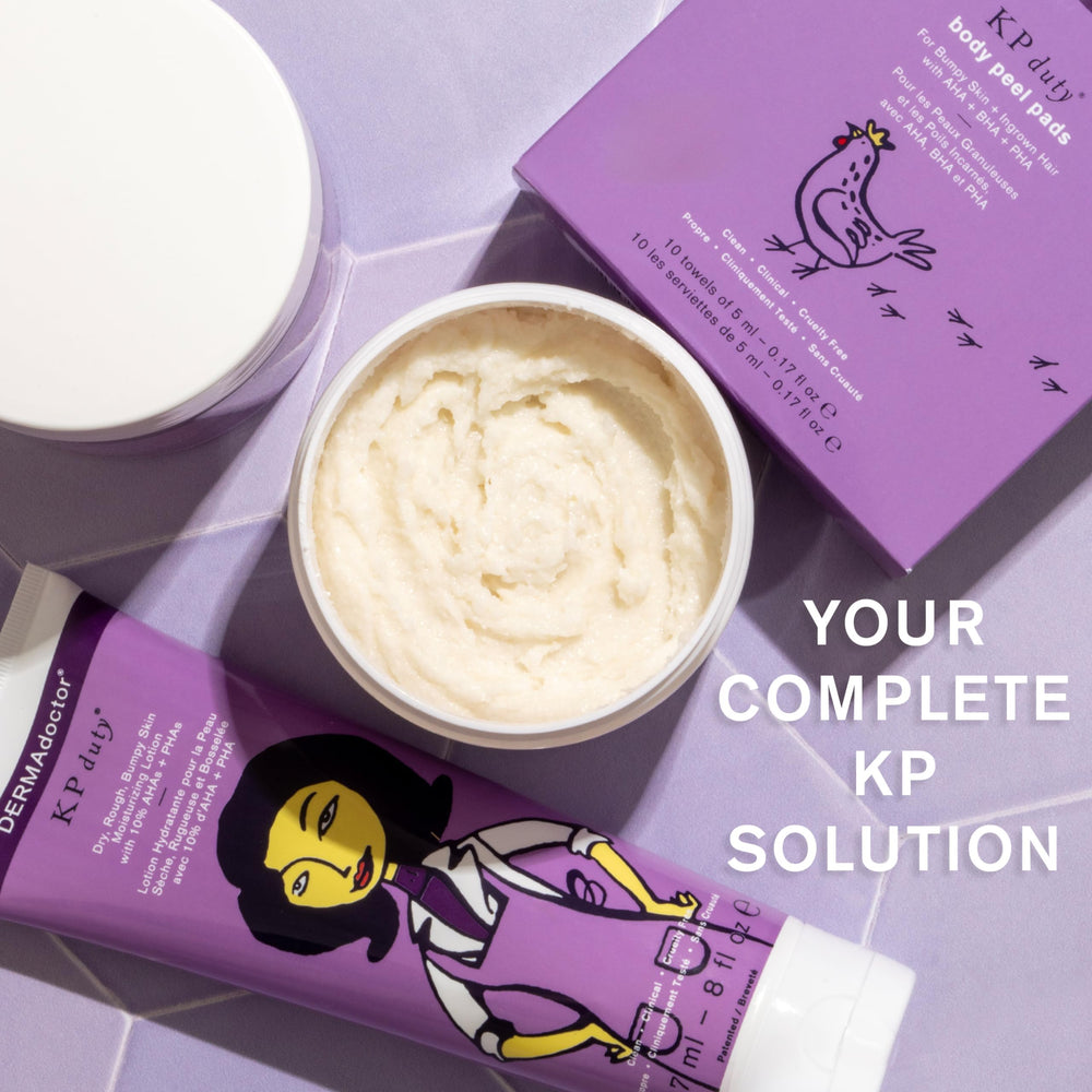 Massage délicat du gommage sur les zones rugueuses avec DERMAdoctor KP Bump Eraser.