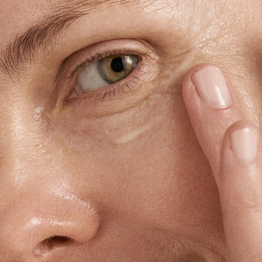 Dermalogica Biolumin-C Sérum Contour des Yeux, dose goutte facilitant l’application précise.