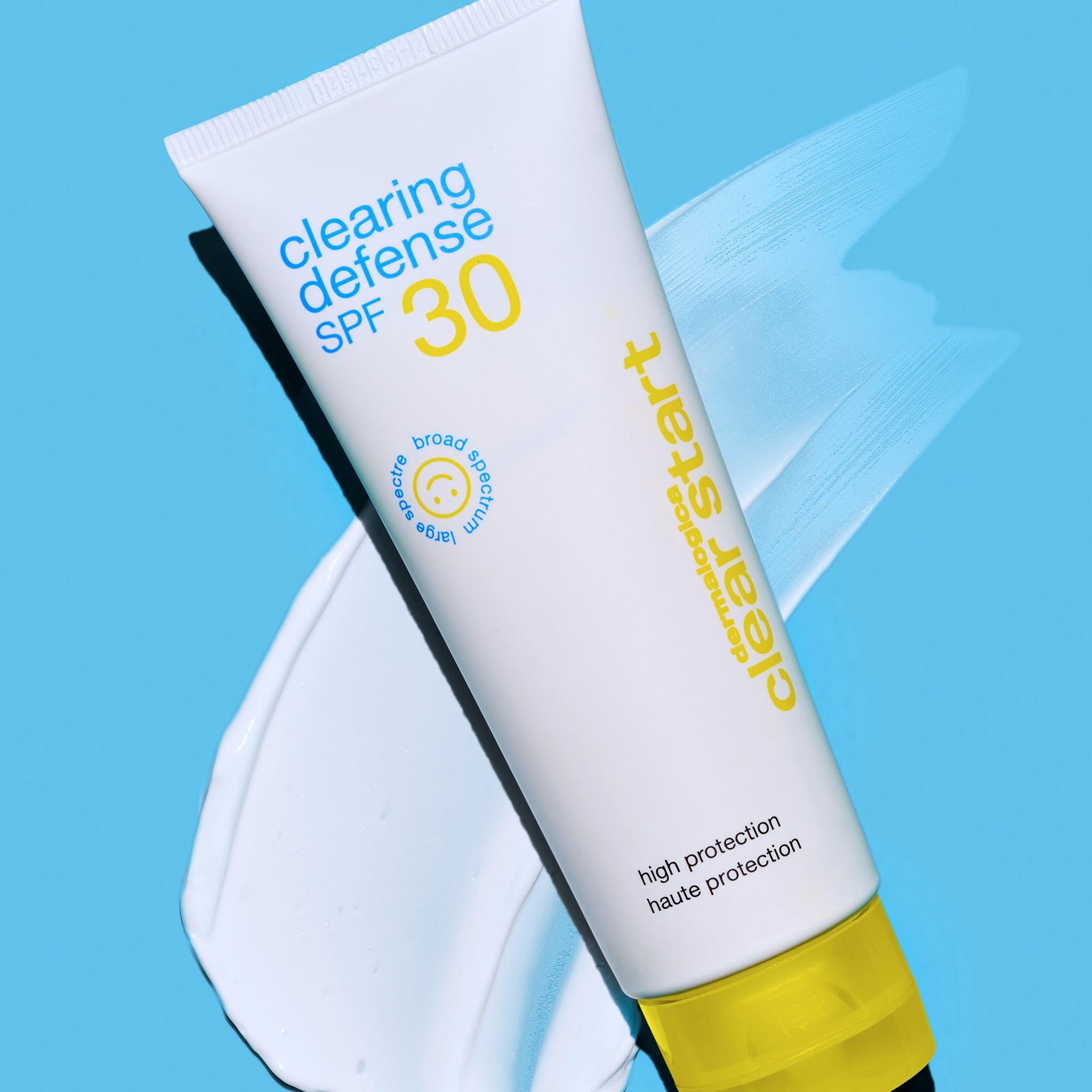Protection UV large spectre SPF30 avec Dermalogica Clear Start Defense SPF30.