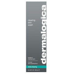 Texture mousse délicate purifie sans dessécher la peau avec Dermalogica.