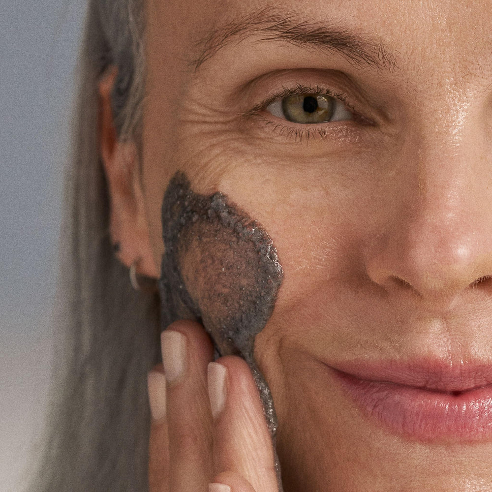 Dermalogica Daily Superfoliant libération d’enzymes et AHA après contact avec l’eau.