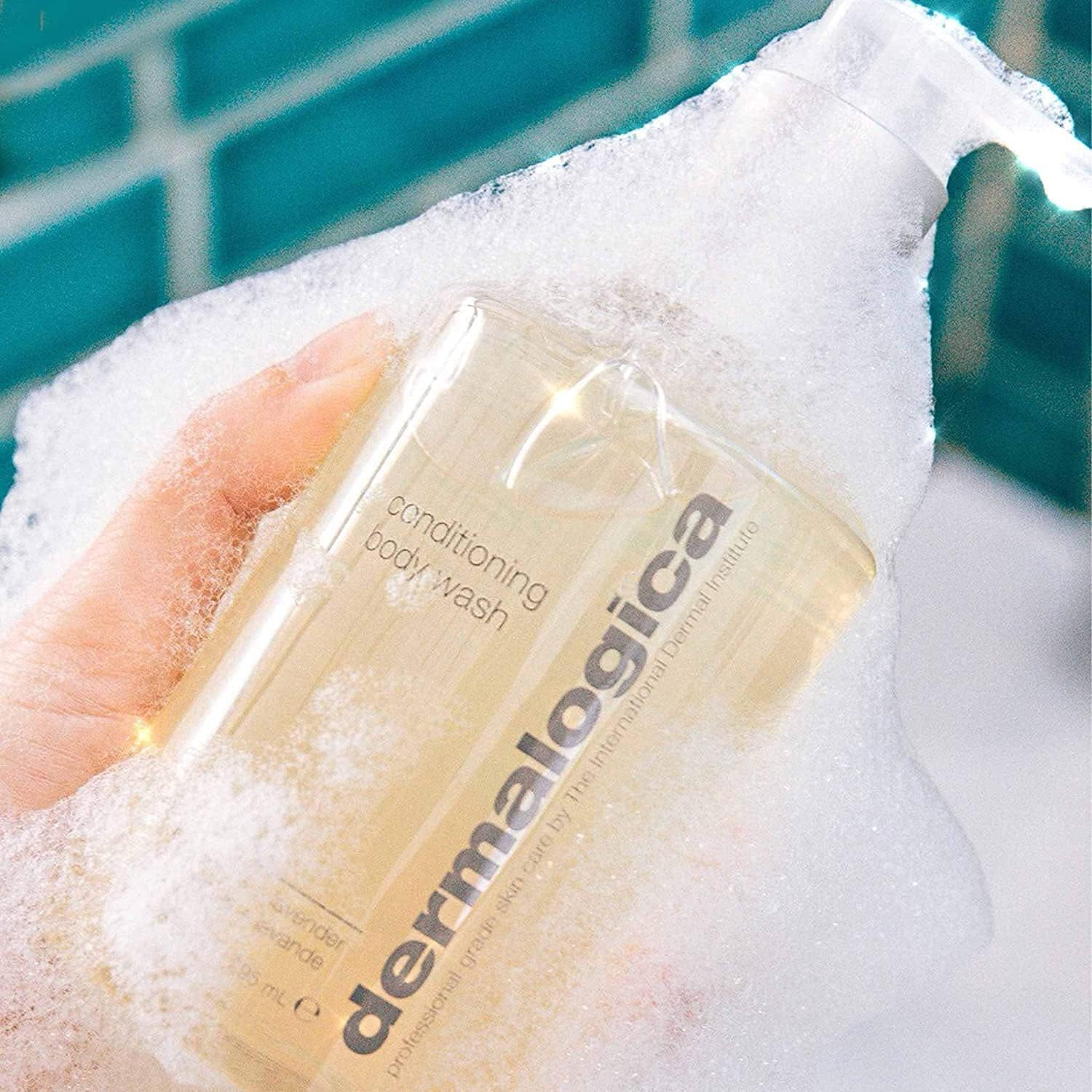 Notes fraîches de citron pour une sensation tonifiante pendant la douche.