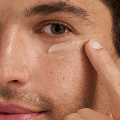 Dermalogica Gel Oeil Peptide Réveil, extrait de romarin apaise la peau du contour.