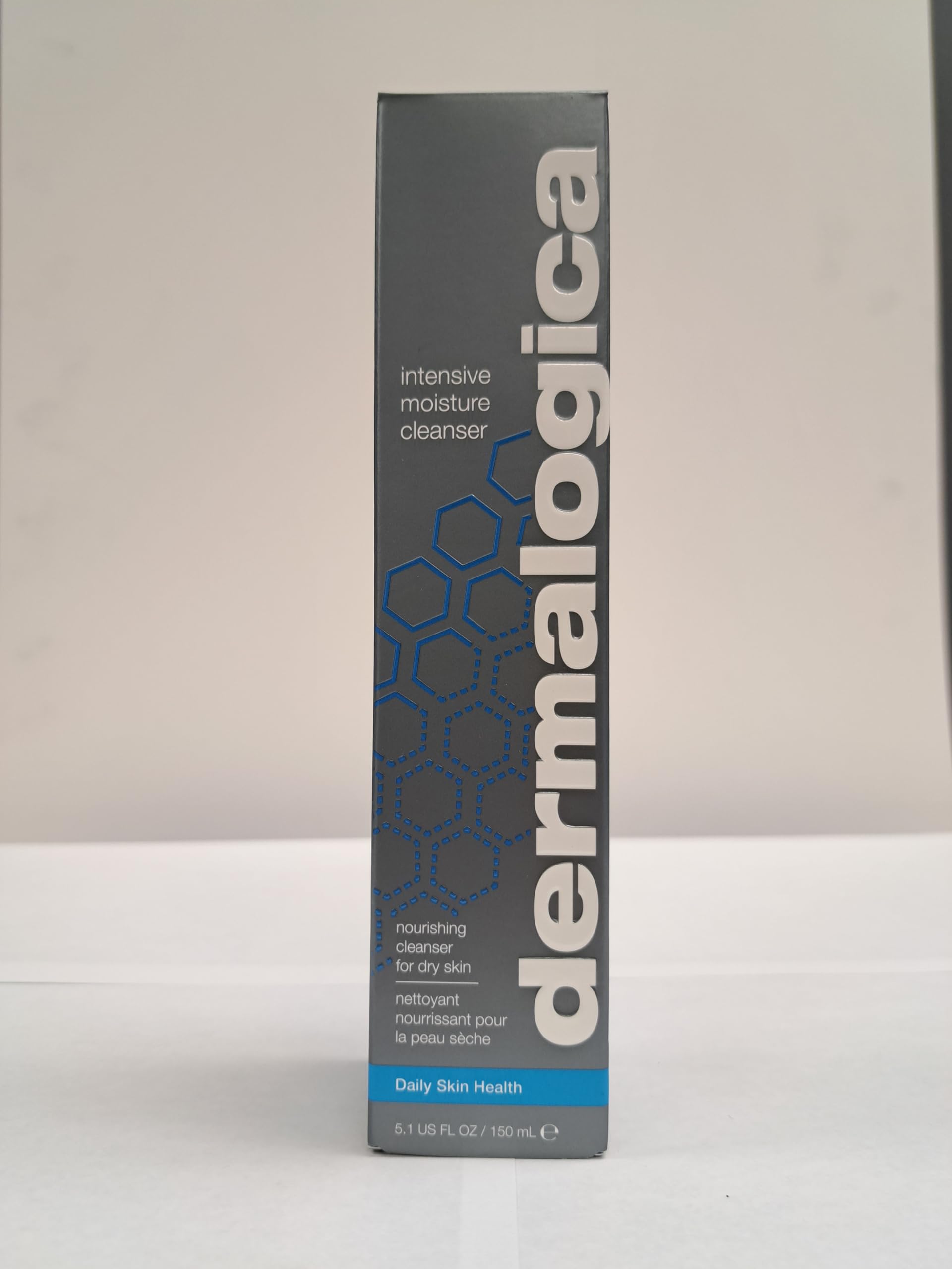 Étiquette claire et emballage Dermalogica reflétant une approche premium