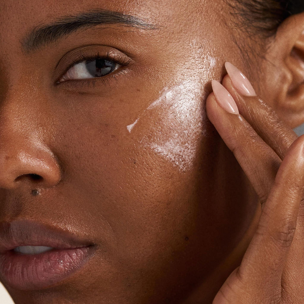 Dermalogica Prisma Protect SPF30 – application fluide sur visage et cou.