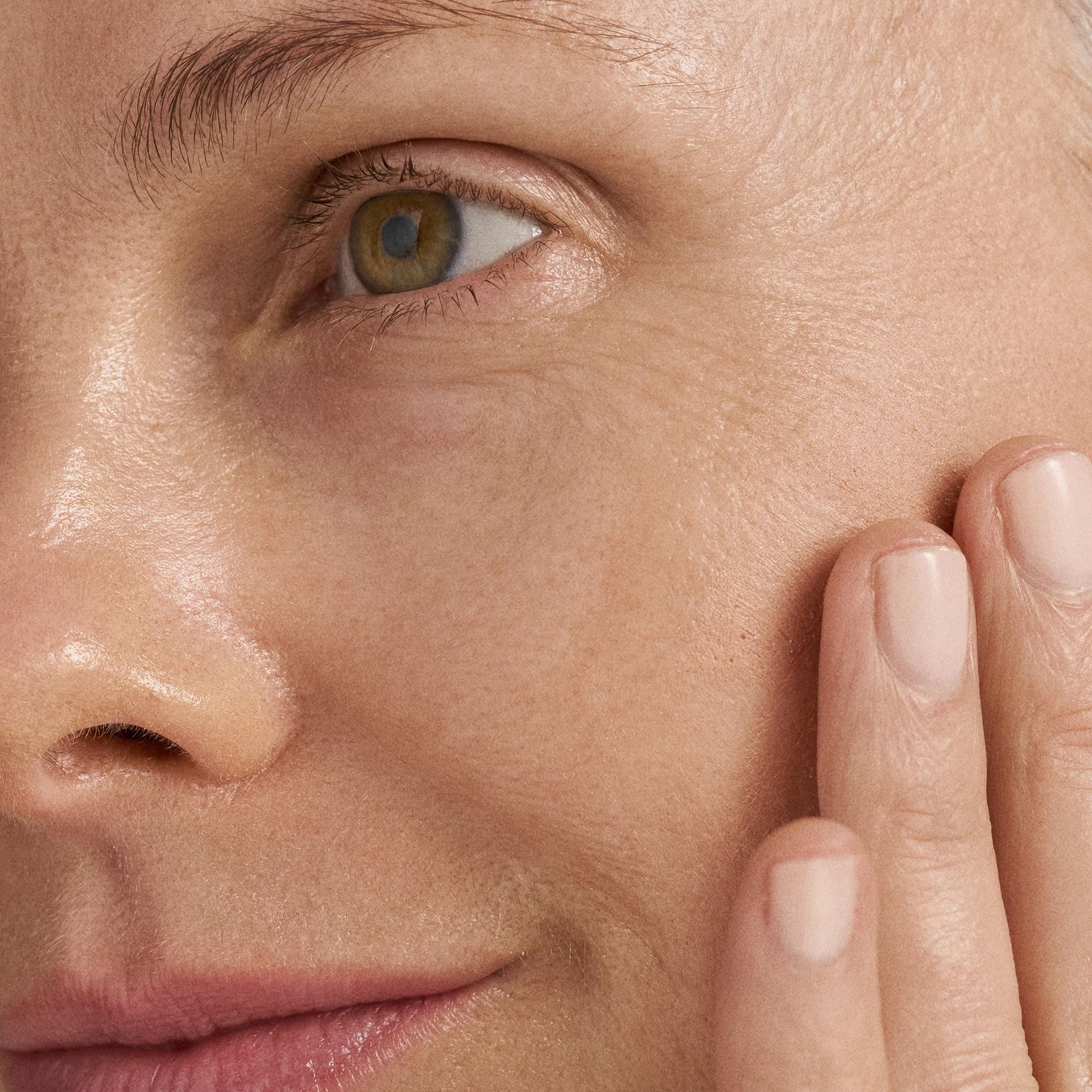 Dermalogica Skinperfect Primer SPF30, texture soyeuse et surface cutanée lisse.
