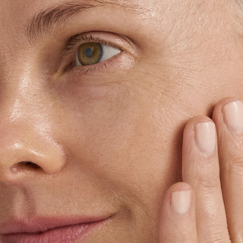 Dermalogica Skinperfect Primer SPF30, texture soyeuse et surface cutanée lisse.