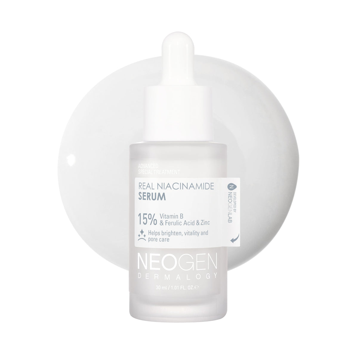 Sérum DERMALOGY Real 15% Niacinamide, bouteille lumineuse, éclat potentiel et pores plus uniformes.
