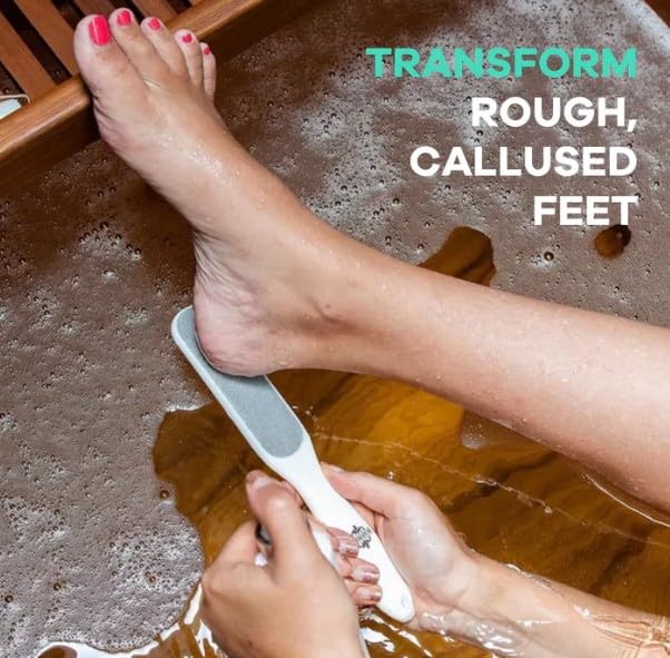 Dermasuri-application-en-spray-pieds : usage rapide et pratique sur les zones rugueuses.