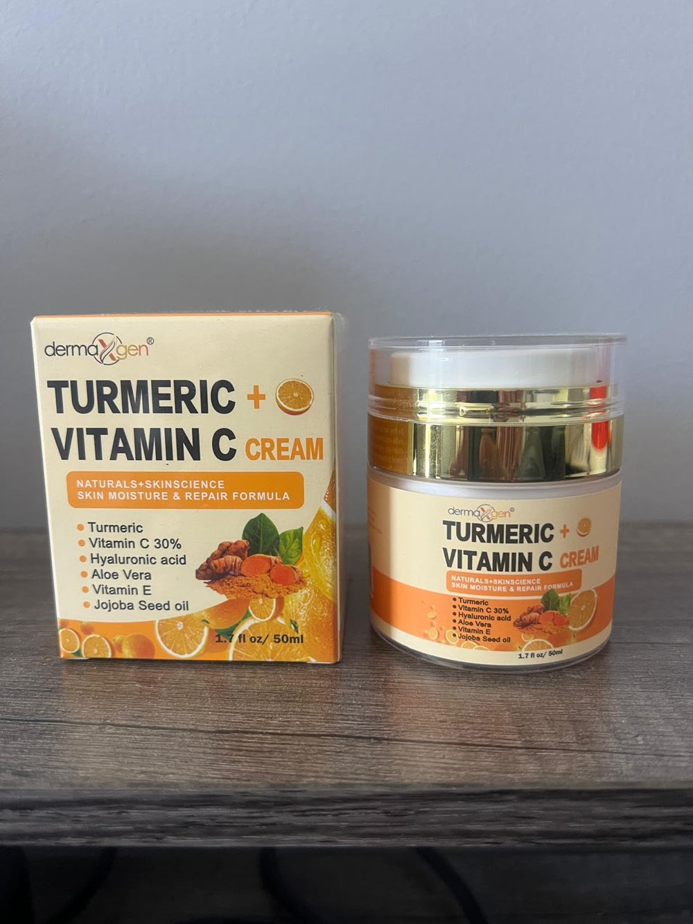 DERMAXGEN Soin quotidien pour nourrir et rafraîchir la peau.