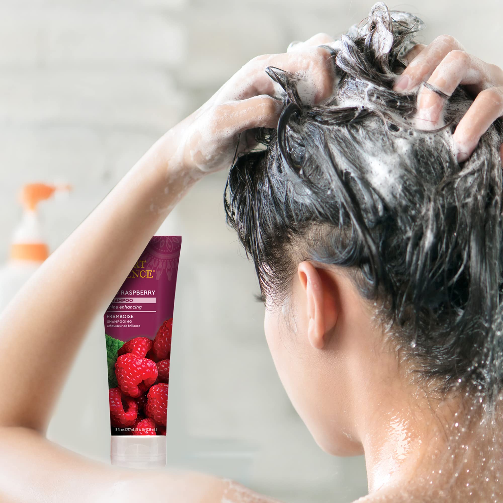 Desert Essence Shampoing Framboise Rouge avec aloe vera pour apaiser le cuir chevelu.