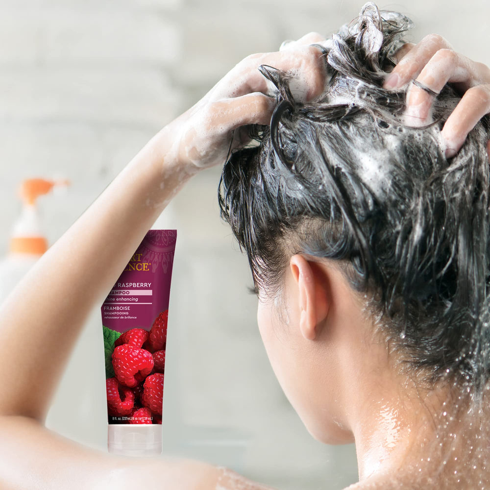 Desert Essence Shampoing Framboise Rouge avec aloe vera pour apaiser le cuir chevelu.