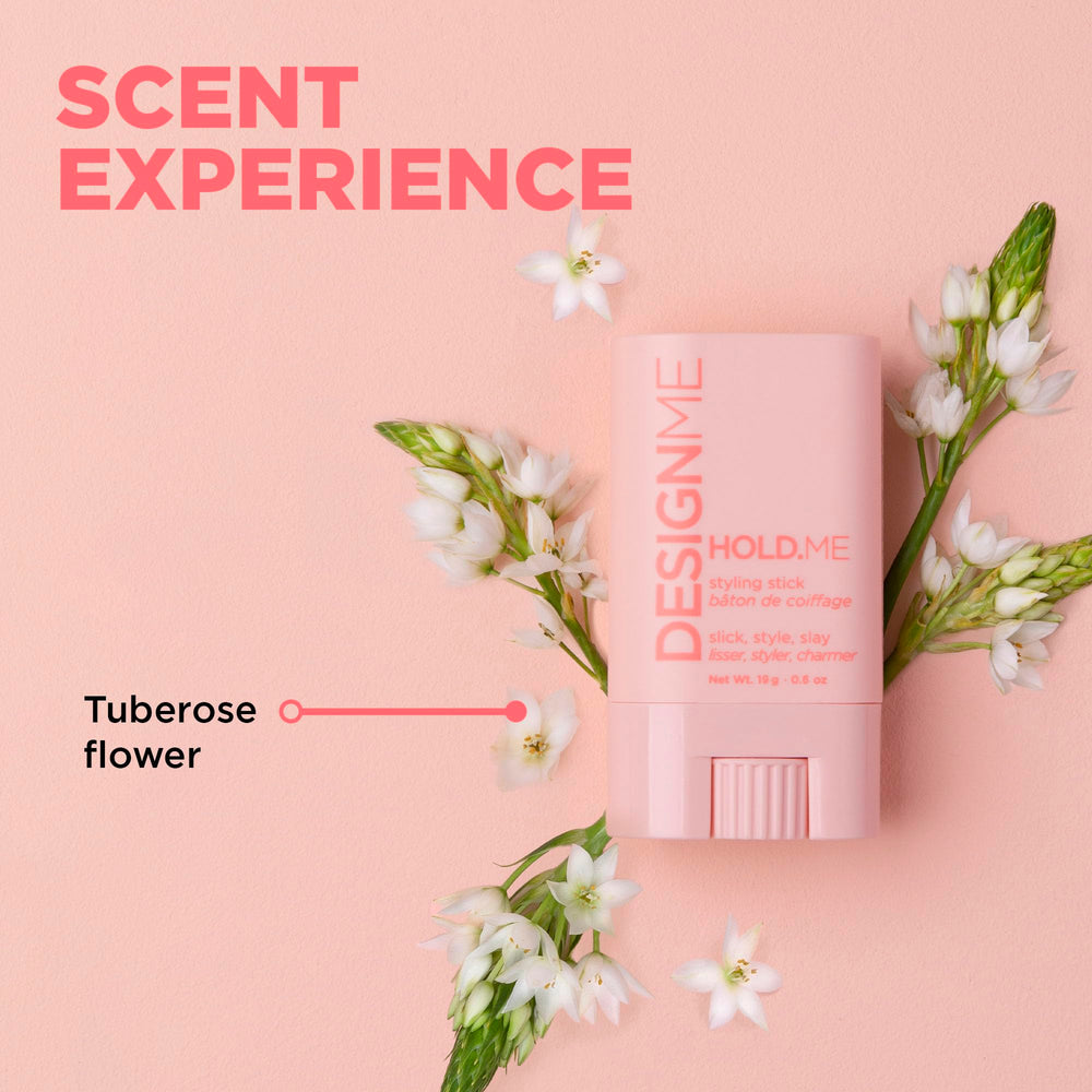 Design.Me HOLD.ME convient aux routines quotidiennes grâce à des ingrédients véganes respectueux du cuir chevelu.