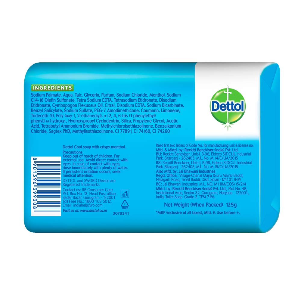 Détail de mousse Dettol Cool lors du lavage des mains.