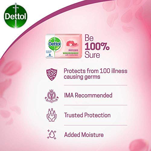 Gros plan sur le savon Dettol, texture crème et mousse légère.