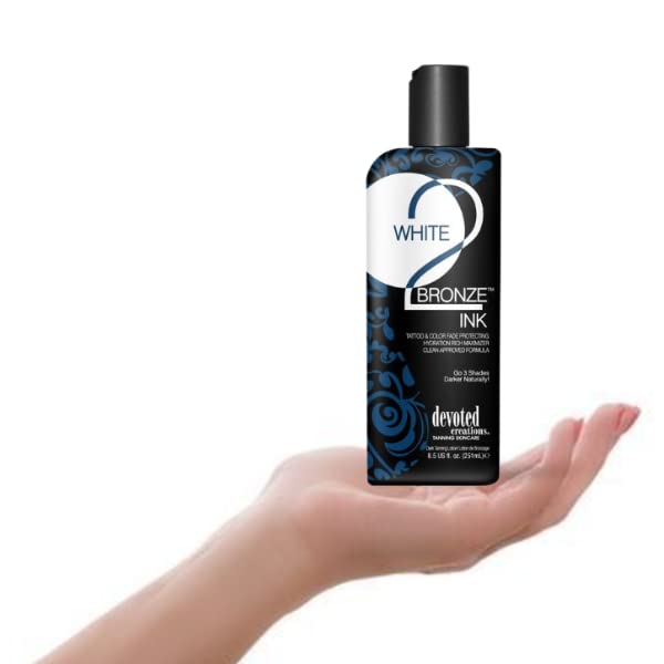 Lotion bronzante veloutée Devoted Creations accentuant le bronzage avec douceur.