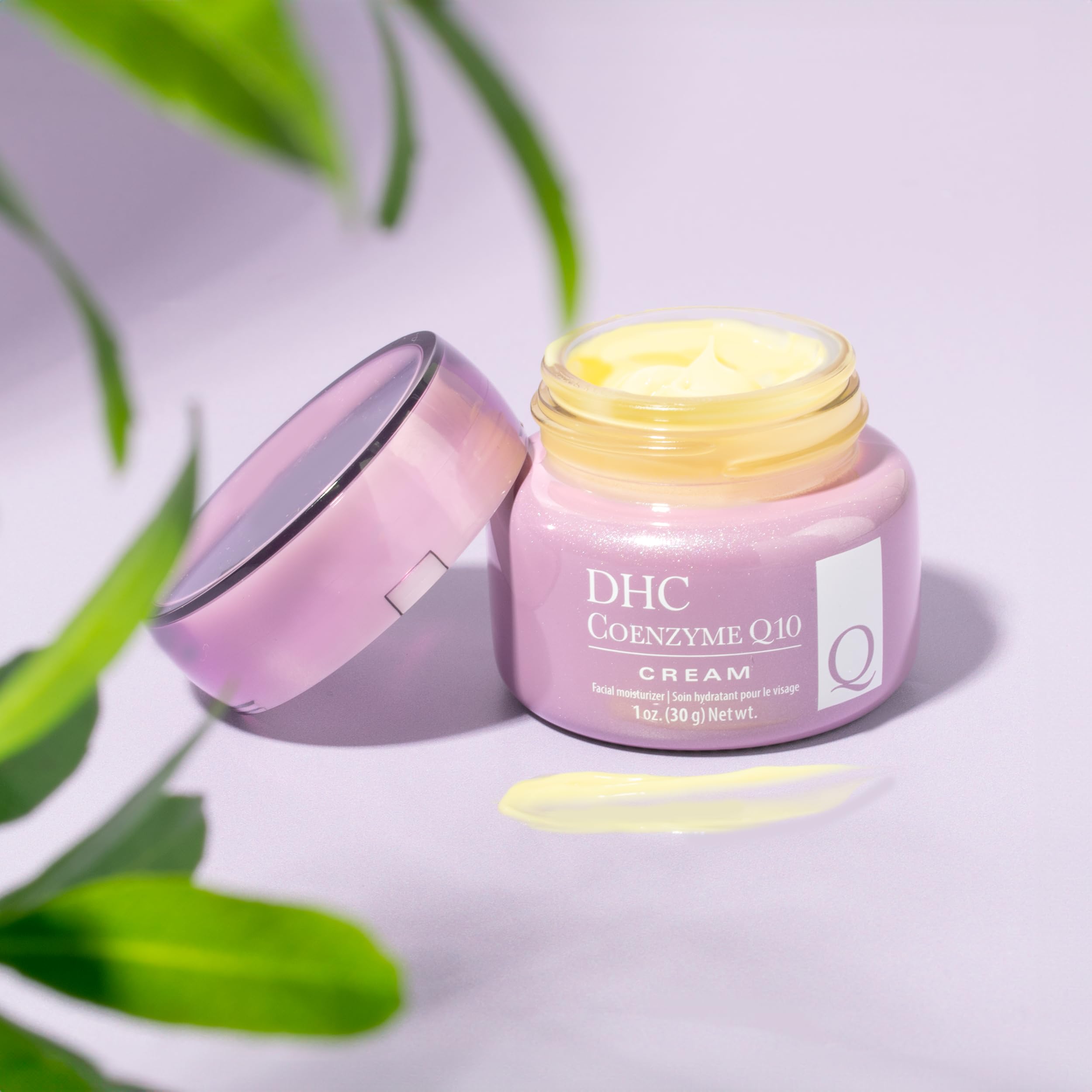 Application facile sur le visage avec la DHC Q10 Crème