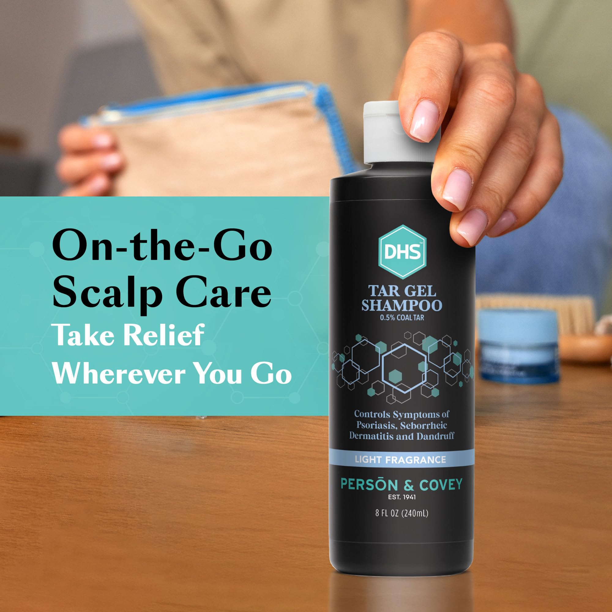 Lavage rafraîchissant après l’application du Shampoing DHS T Gel.