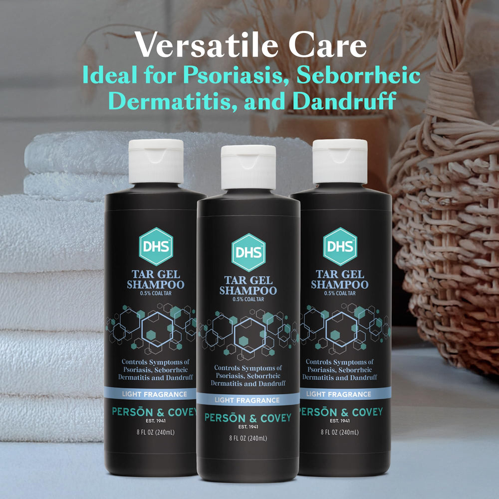 Main massant le cuir chevelu avec DHS T Gel Shampoing pour sensation rafraîchissante.