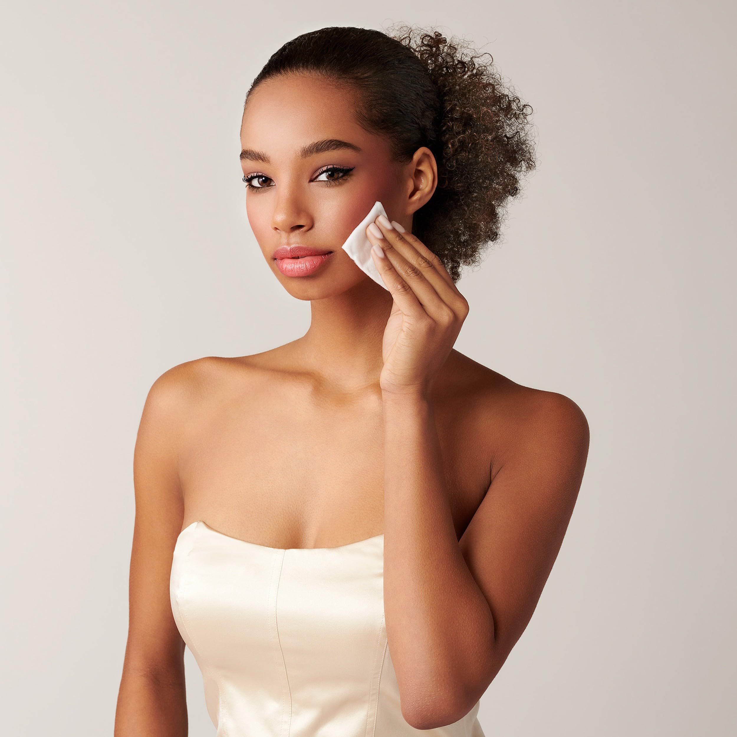 Diane coton pour enlever le vernis sur les ongles rapidement.