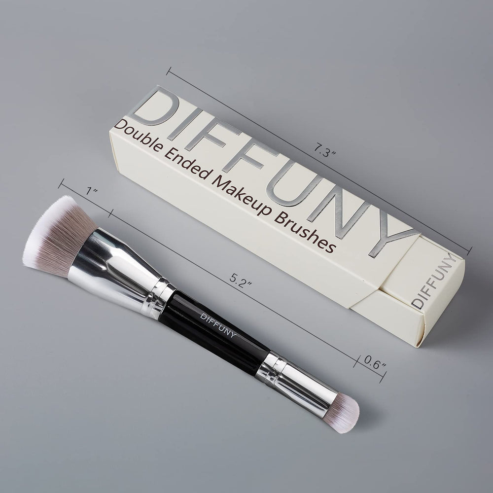 Pinceau DIFFUNY double-face Concealer précision pour camoufler les imperfections.