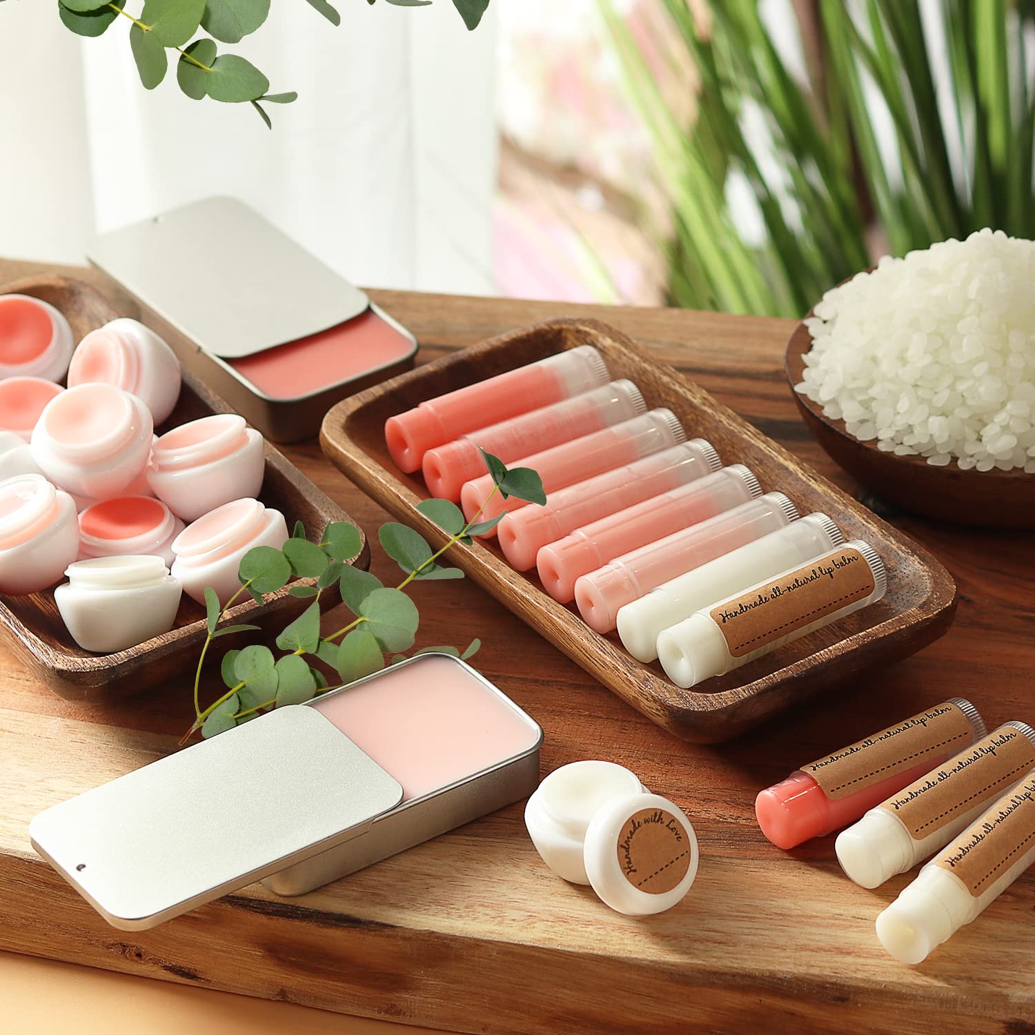 Quatre huiles essentielles aromatisées pour personnaliser vos baumes.