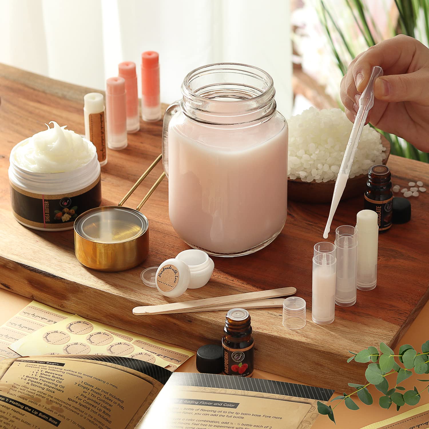 Tubes et pots propres pour stocker vos baumes faits maison.
