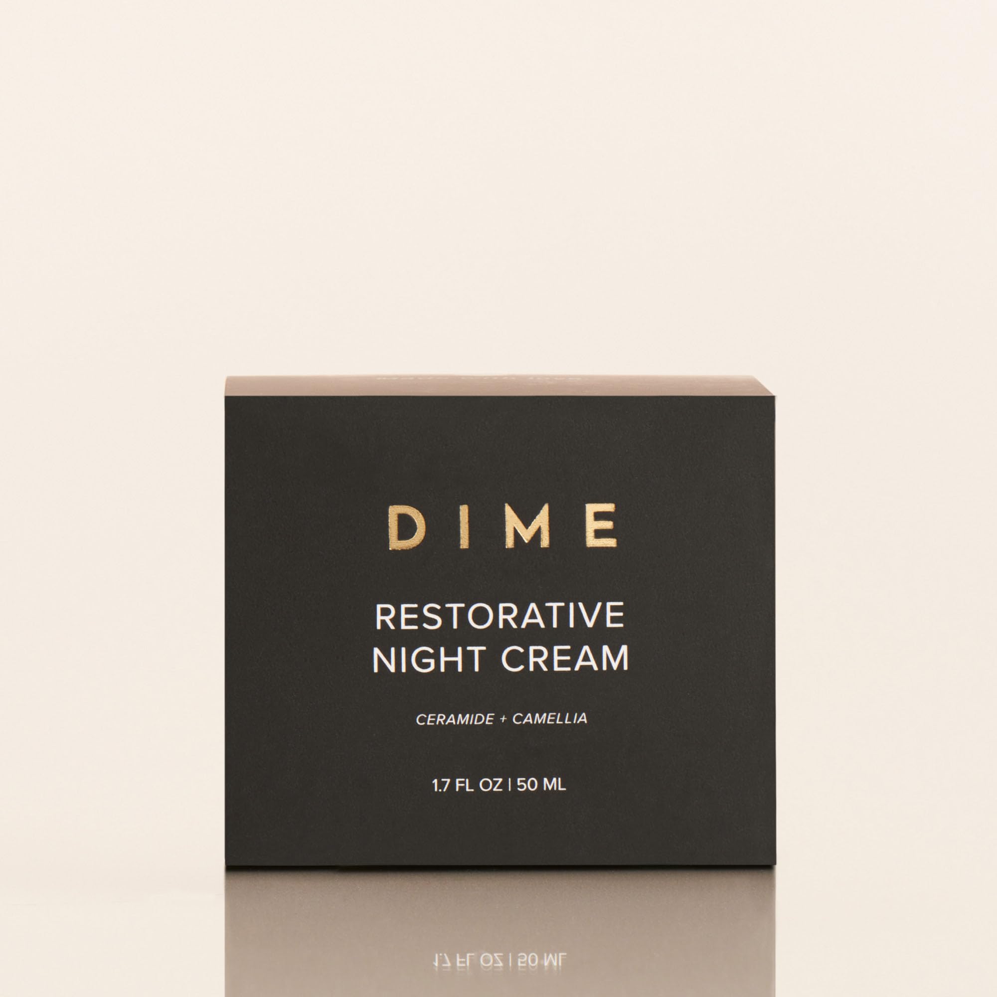 Routine nocturne simple: nettoyage, sérums DIME, puis crème nuit.