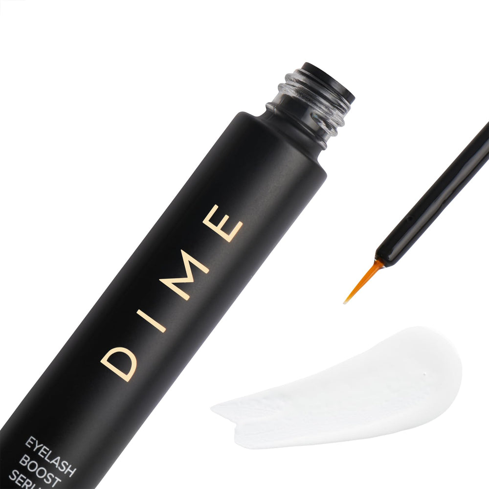 Application à la base des cils avec le sérum DIME.