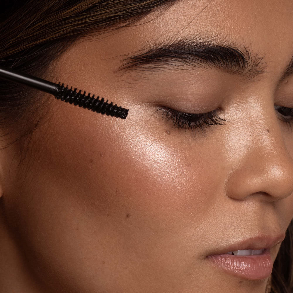 DIME Beauty Volume Mascara sans paquets pour un fini lisse.
