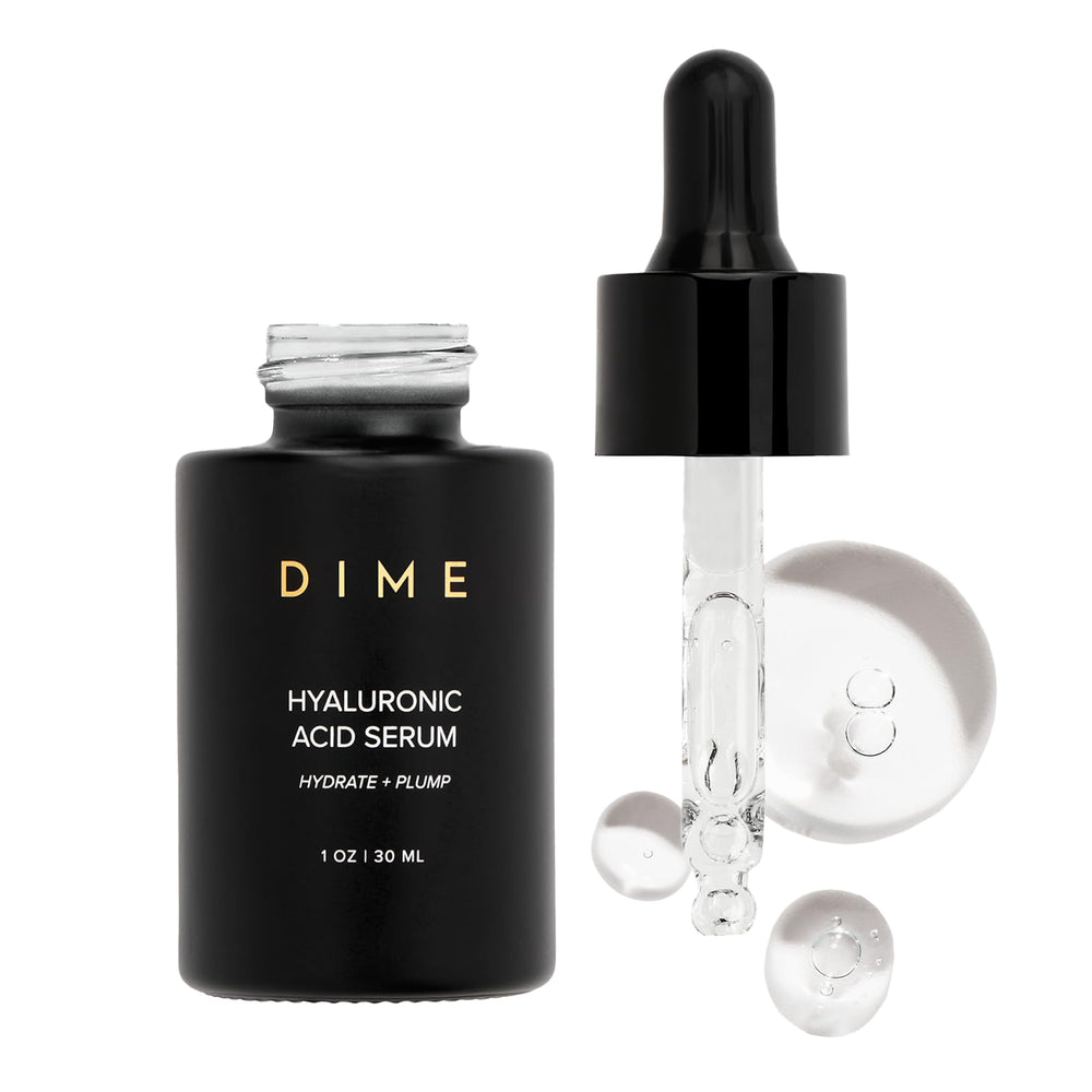 Sérum hyaluronique DIME dans sa bouteille – hydratation pratique et durable.