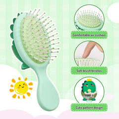 Brosse pour enfants Dinatis avec petit design mini-dino et prise ergonomique.