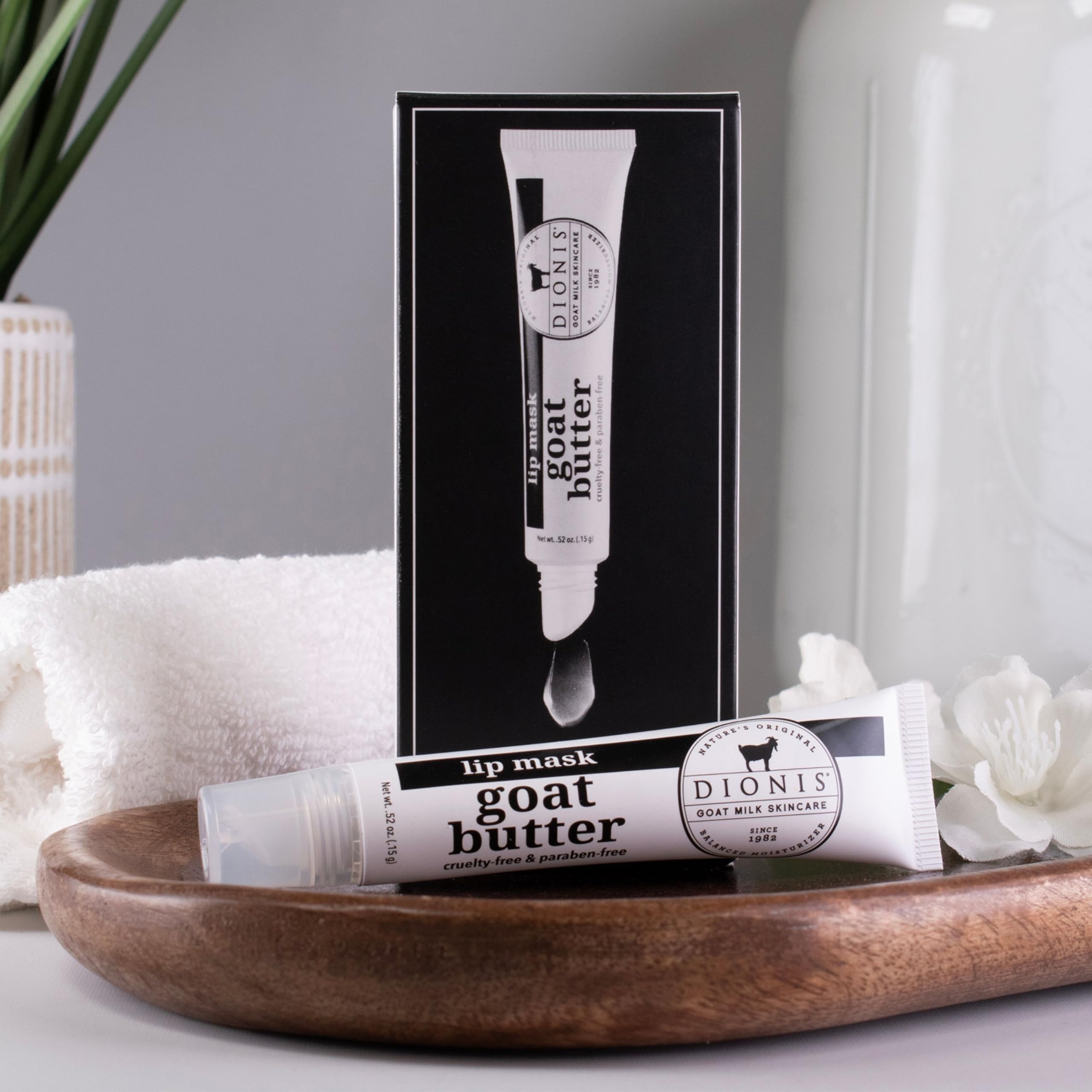 Texture riche du masque Lèvres Nuit à port facile et absorbée rapidement.