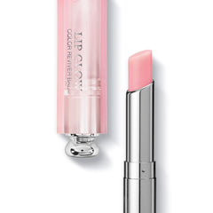 Dior Addict Lip Glow – swatch lèvres naturelle et tenue légère.
