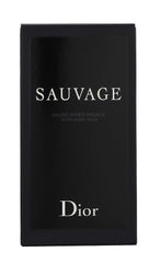 Texture soyeuse du baume Dior Sauvage après-rasage prête pour une routine.