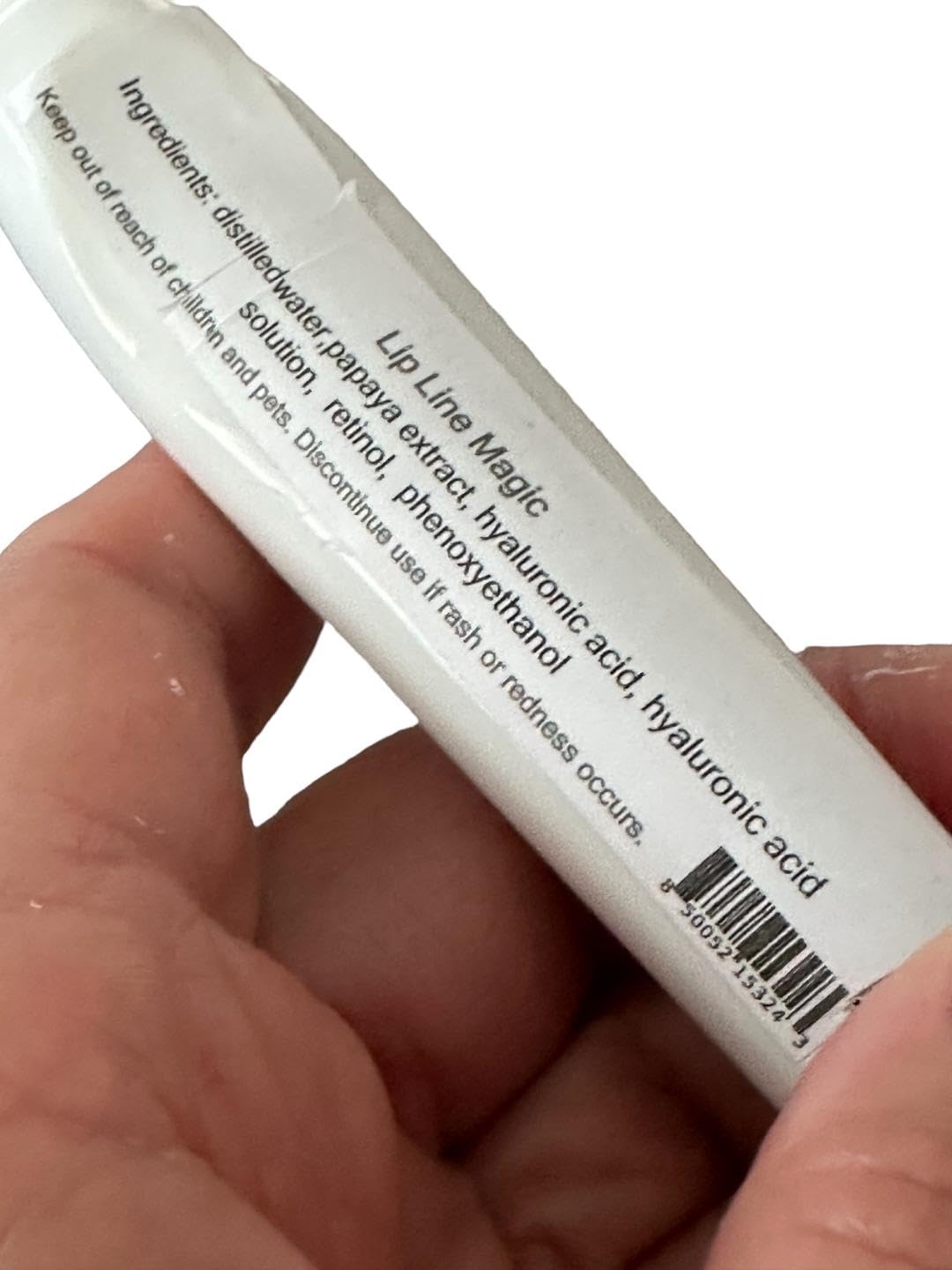 Rétinol Diva Stuff autour des lèvres peut aider à raffermir les ridules.