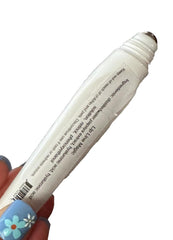 Sérum hyaluronique Diva Stuff autour des lèvres hydrate et lisse les contours.