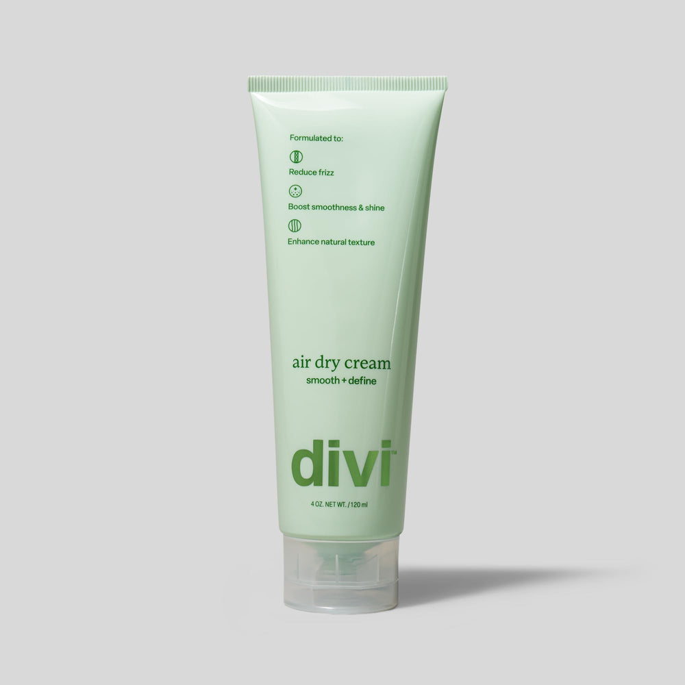 Divi Air Dry contrôle les frisottis tout au long de la journée.
