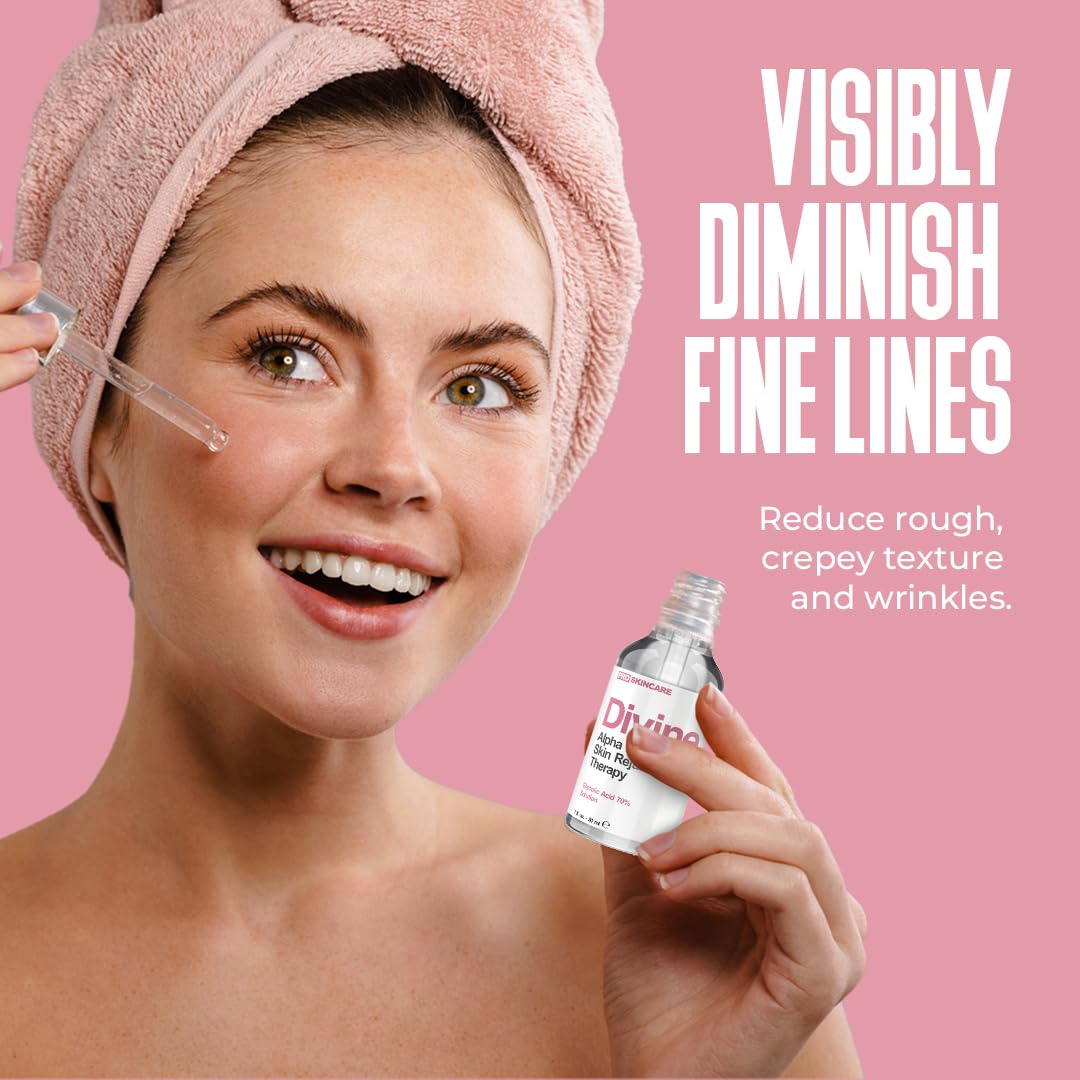 Divine Derriere Glycolic Peel – Application du sérum, peau prête pour le soin.