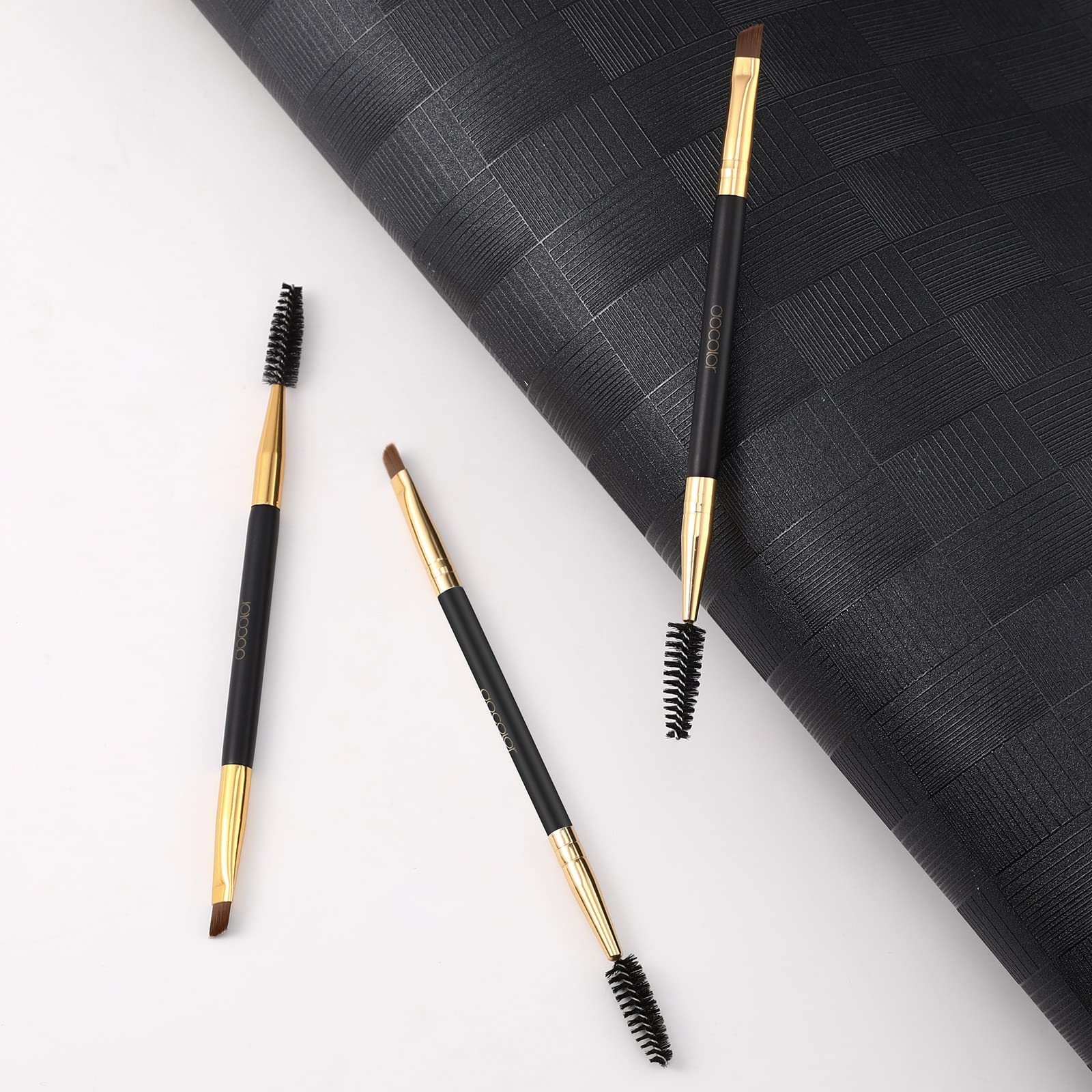 Coiffage-sourcils-direction-naturelle Docolor, résultat naturel et homogène.
