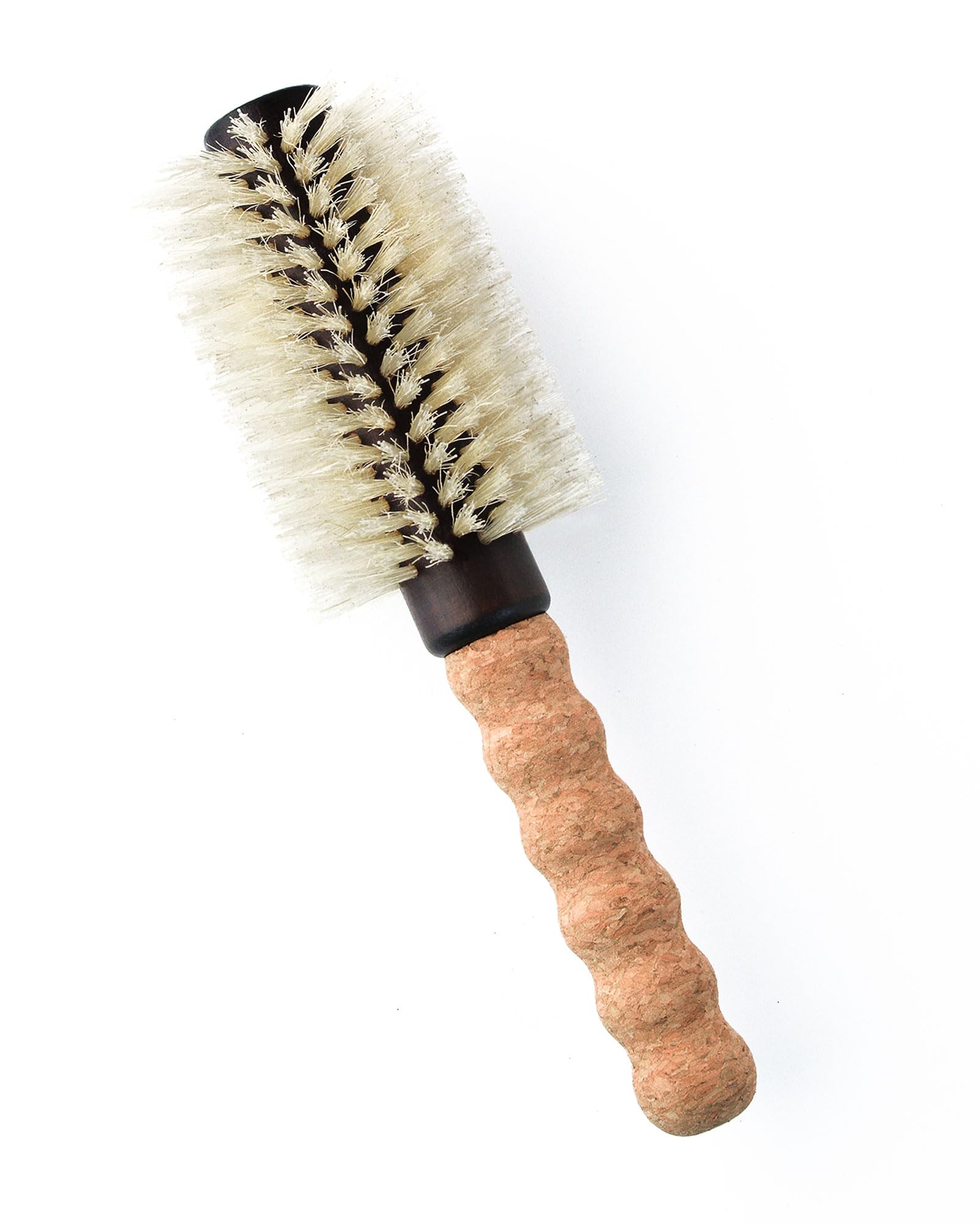 Dom Dom brosse ronde avec poignée en liège ergonomique pour une prise en main confortable.