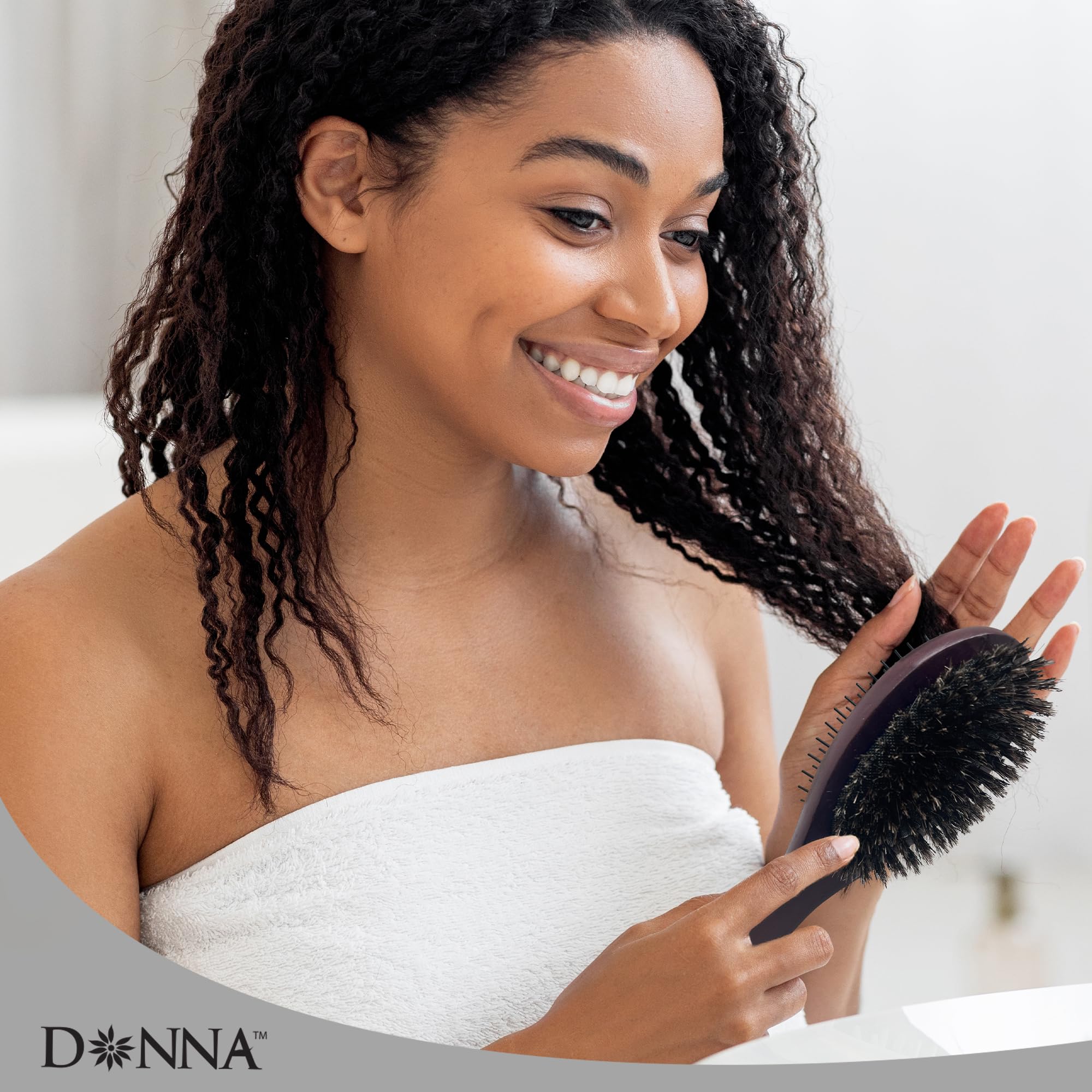 Donna Double Face aide les cheveux ondulés à démêler sans casse.