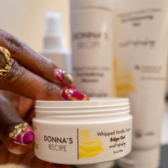Donna's Recipe par Tabitha Brown : application facile sur cheveux propres.
