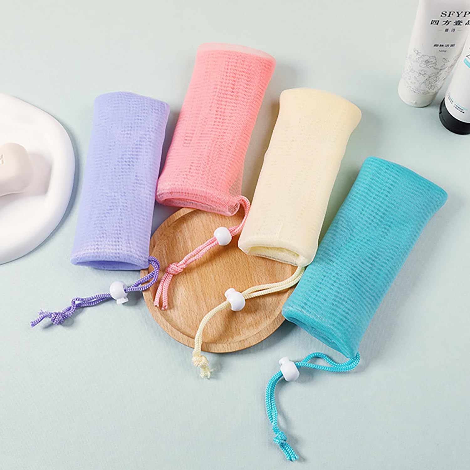 Doromy sac savon maillage exfoliant parfait pour le voyage grâce à son format compact.