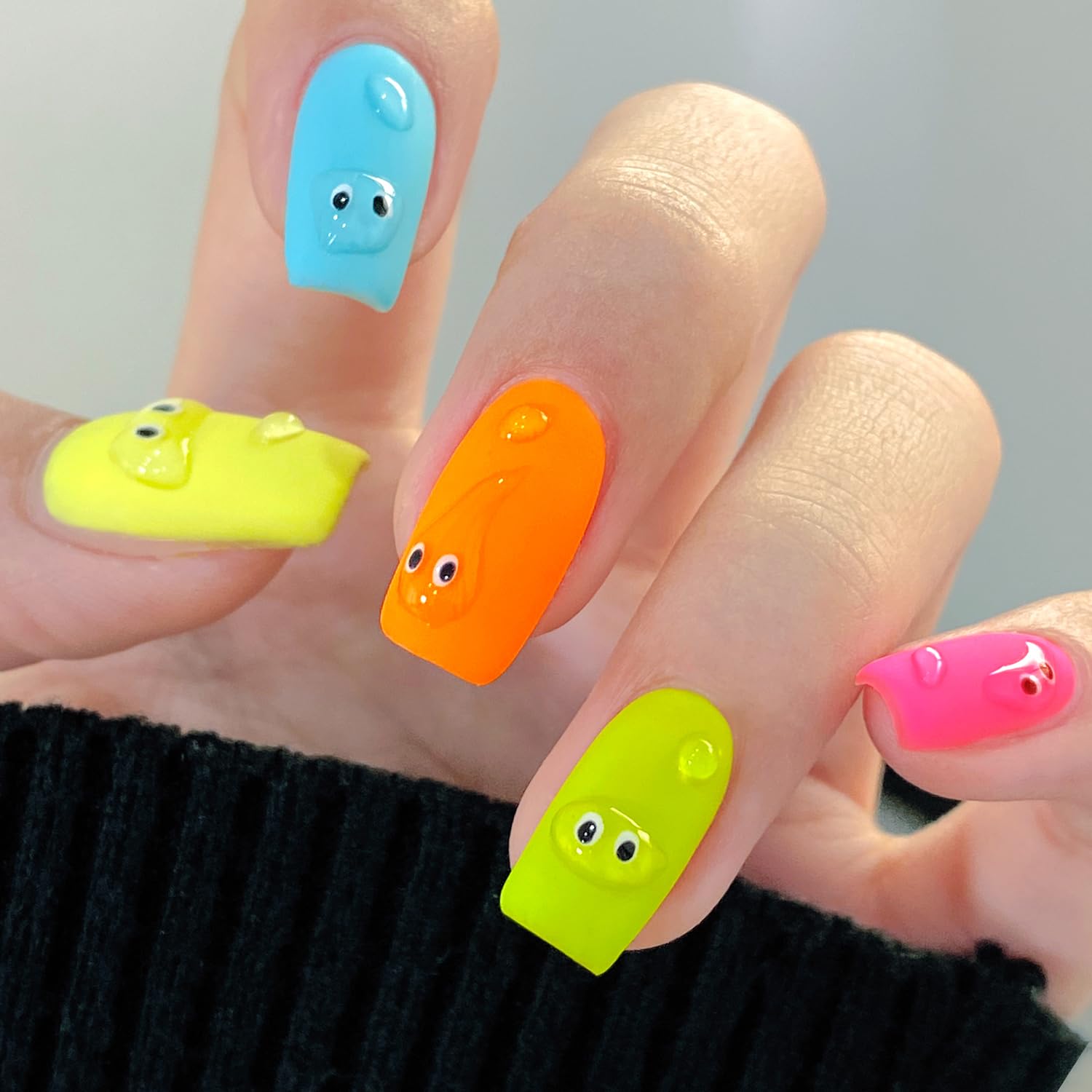 Double Rhythm Gel Vernis Neon: idées de manucure à réaliser chez soi.