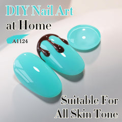 Vernis gel Double Rhythm 15ml en action; couleur bleu pastel et fini brillant.