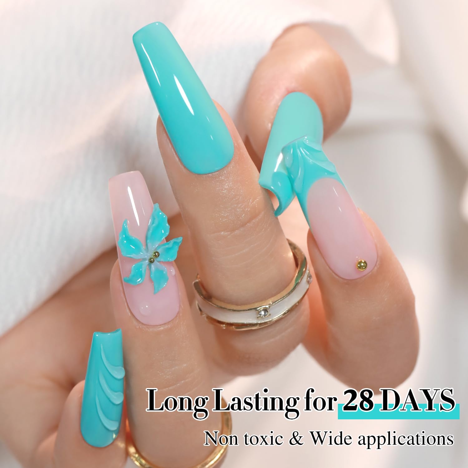 Gros plan sur la teinte bleu pastel et texture uniforme du vernis Double Rhythm.